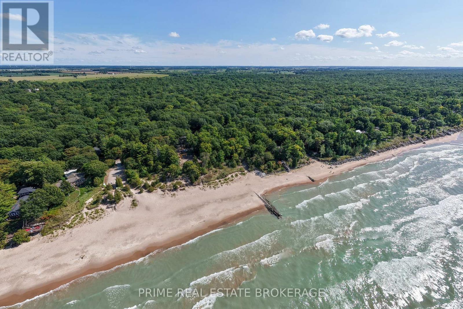 10257 Woodpark Court, Lambton Shores (Grand Bend), Ontario  N0M 1T0 - Photo 9 - X12391915
