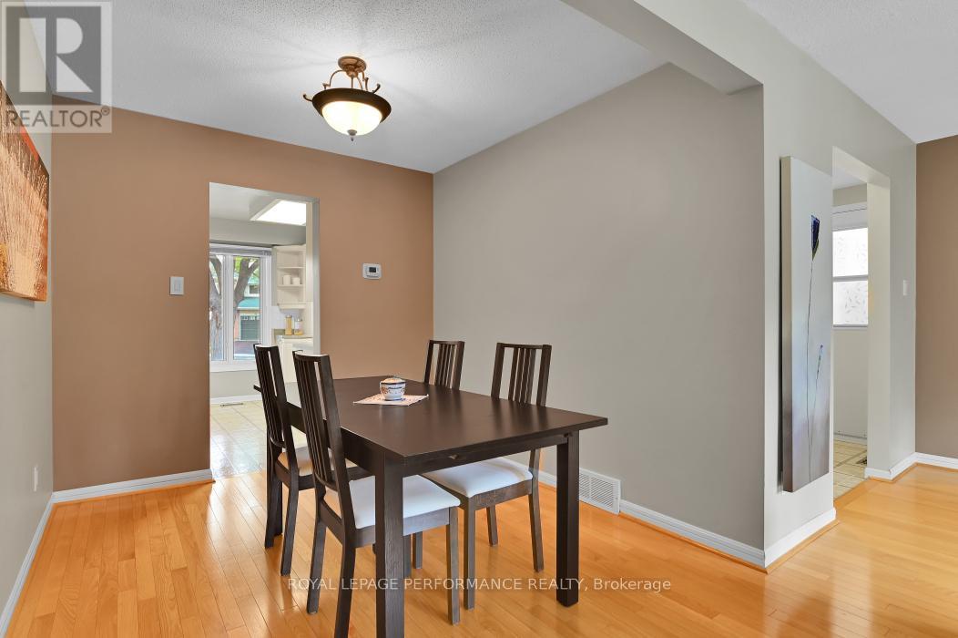 6252 Paddler Way, Ottawa, Ontario  K1C 2E7 - Photo 10 - X12391886