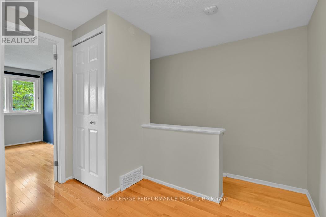 6252 Paddler Way, Ottawa, Ontario  K1C 2E7 - Photo 12 - X12391886