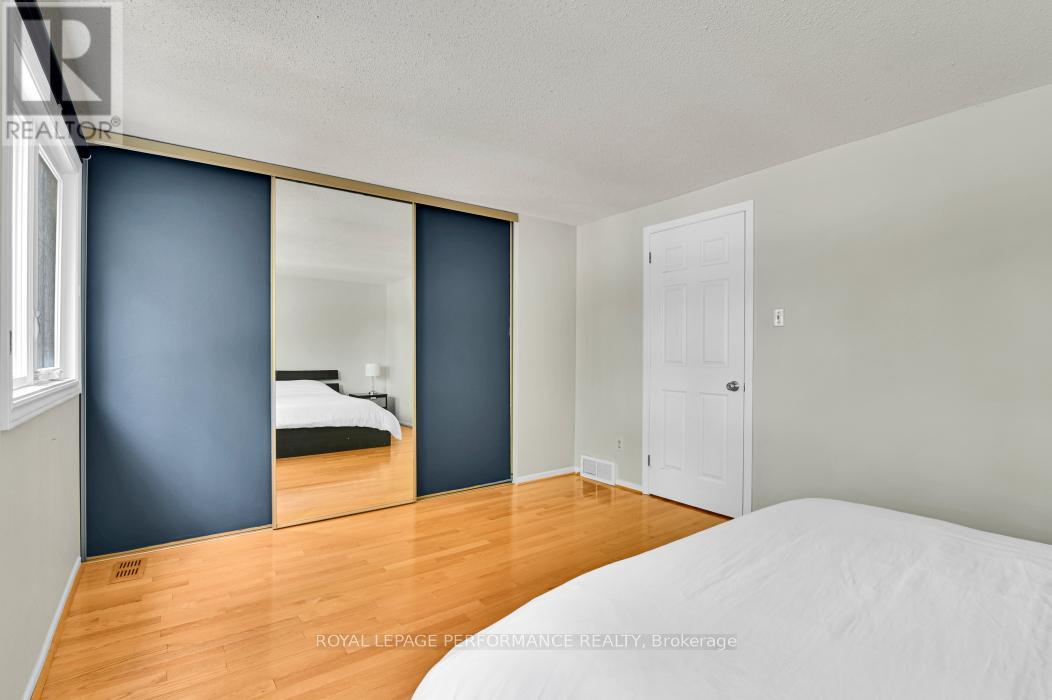 6252 Paddler Way, Ottawa, Ontario  K1C 2E7 - Photo 14 - X12391886