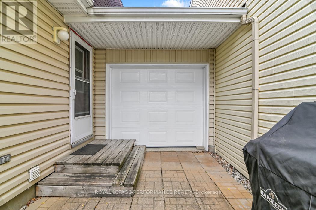 6252 Paddler Way, Ottawa, Ontario  K1C 2E7 - Photo 24 - X12391886