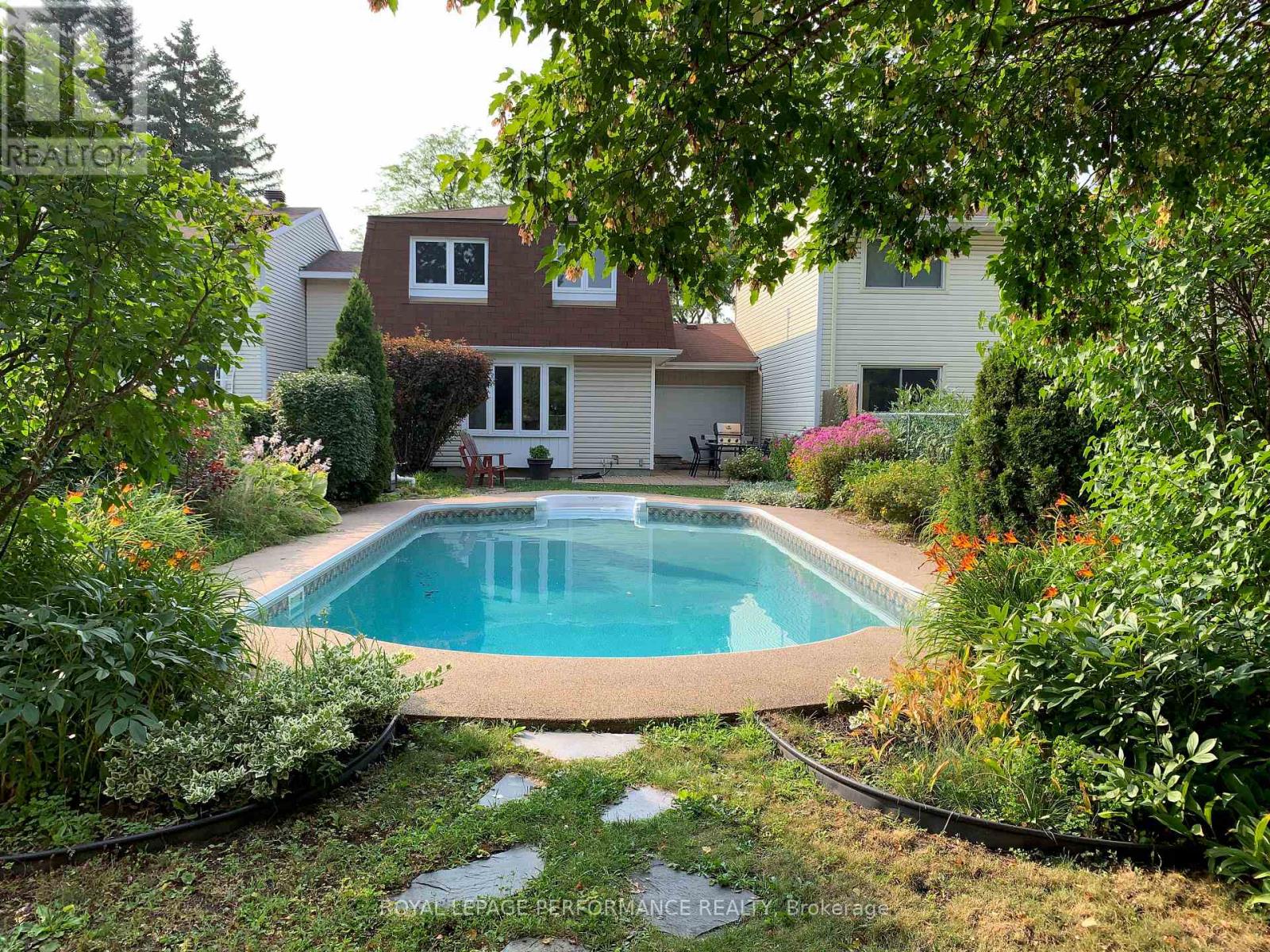 6252 Paddler Way, Ottawa, Ontario  K1C 2E7 - Photo 33 - X12391886