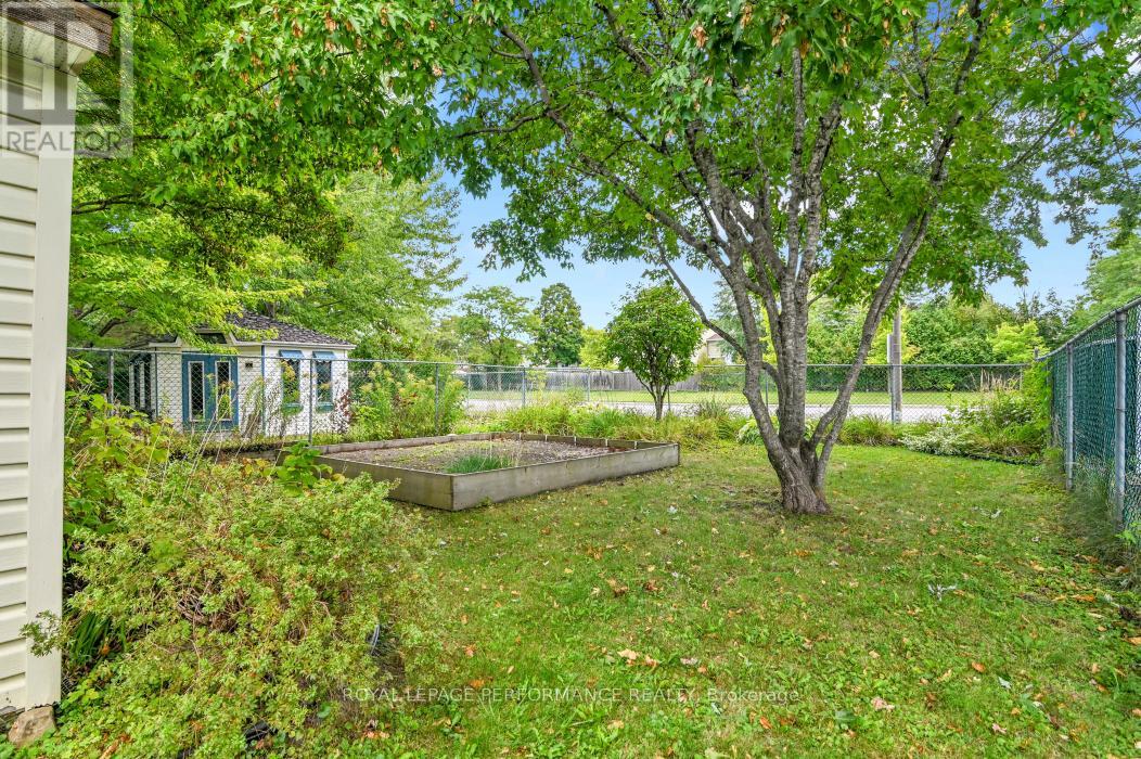 6252 Paddler Way, Ottawa, Ontario  K1C 2E7 - Photo 35 - X12391886