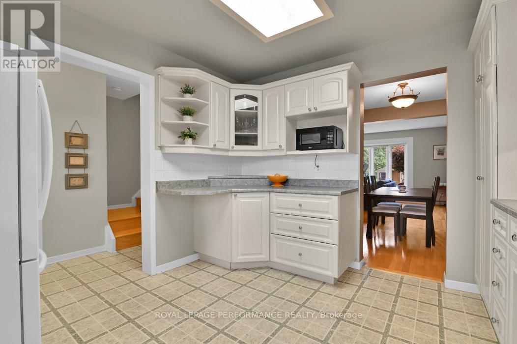 6252 Paddler Way, Ottawa, Ontario  K1C 2E7 - Photo 6 - X12391886