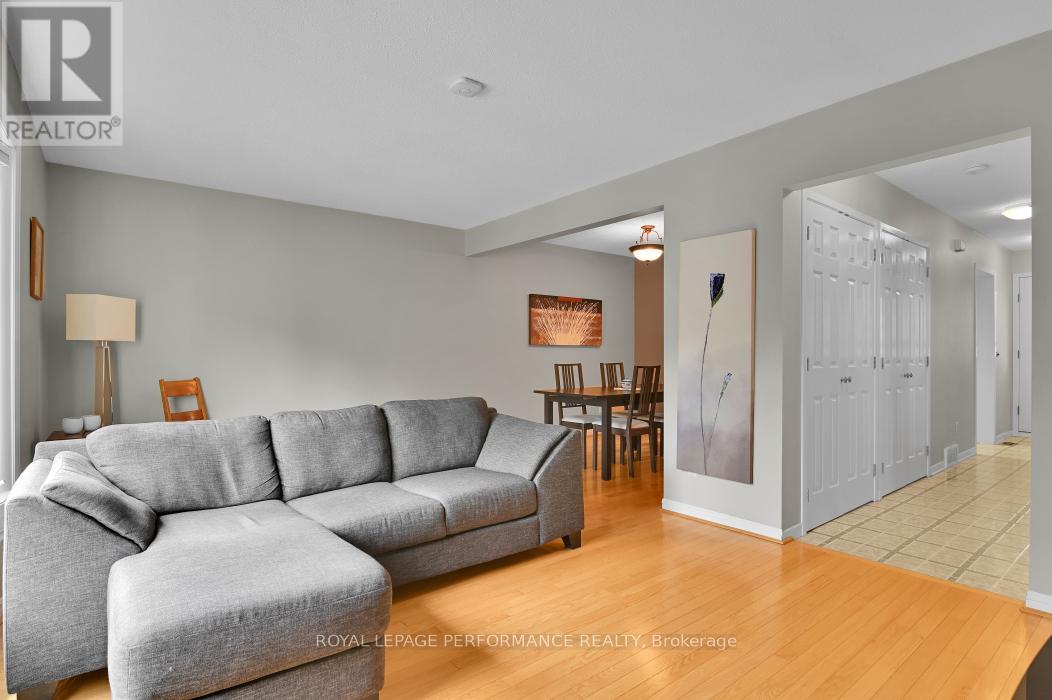 6252 Paddler Way, Ottawa, Ontario  K1C 2E7 - Photo 8 - X12391886