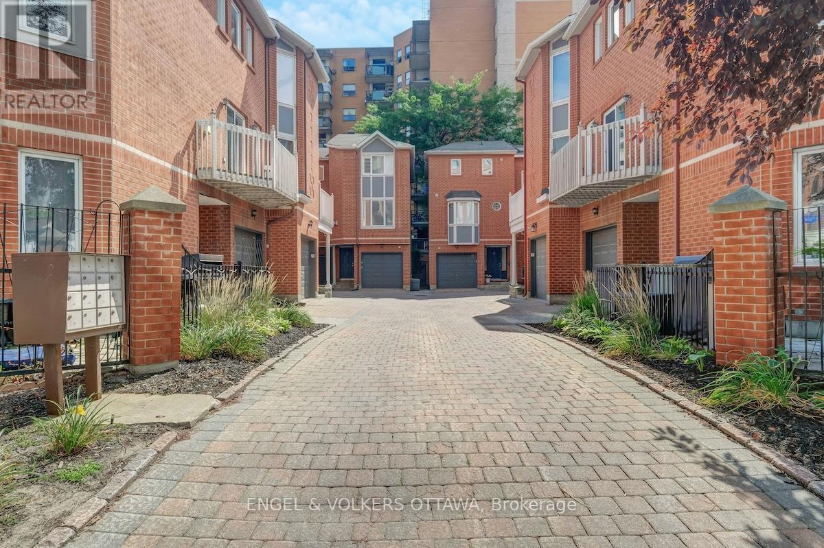 Property at 6 STOCKPORT PRIVATE image 3