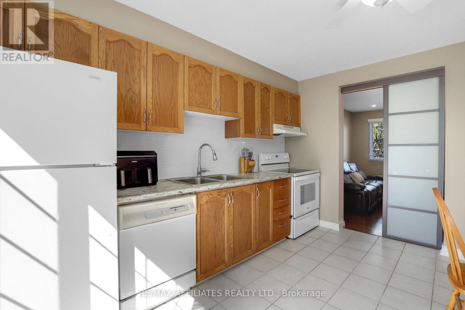 22 Castlegreen Private, Ottawa, Ontario  K1T 3N4 - Photo 15 - X12391952