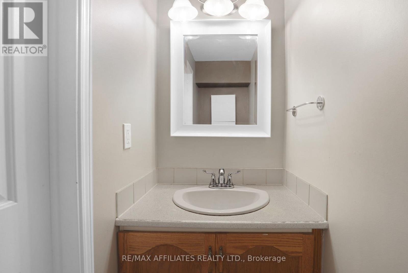 22 Castlegreen Private, Ottawa, Ontario  K1T 3N4 - Photo 29 - X12391952