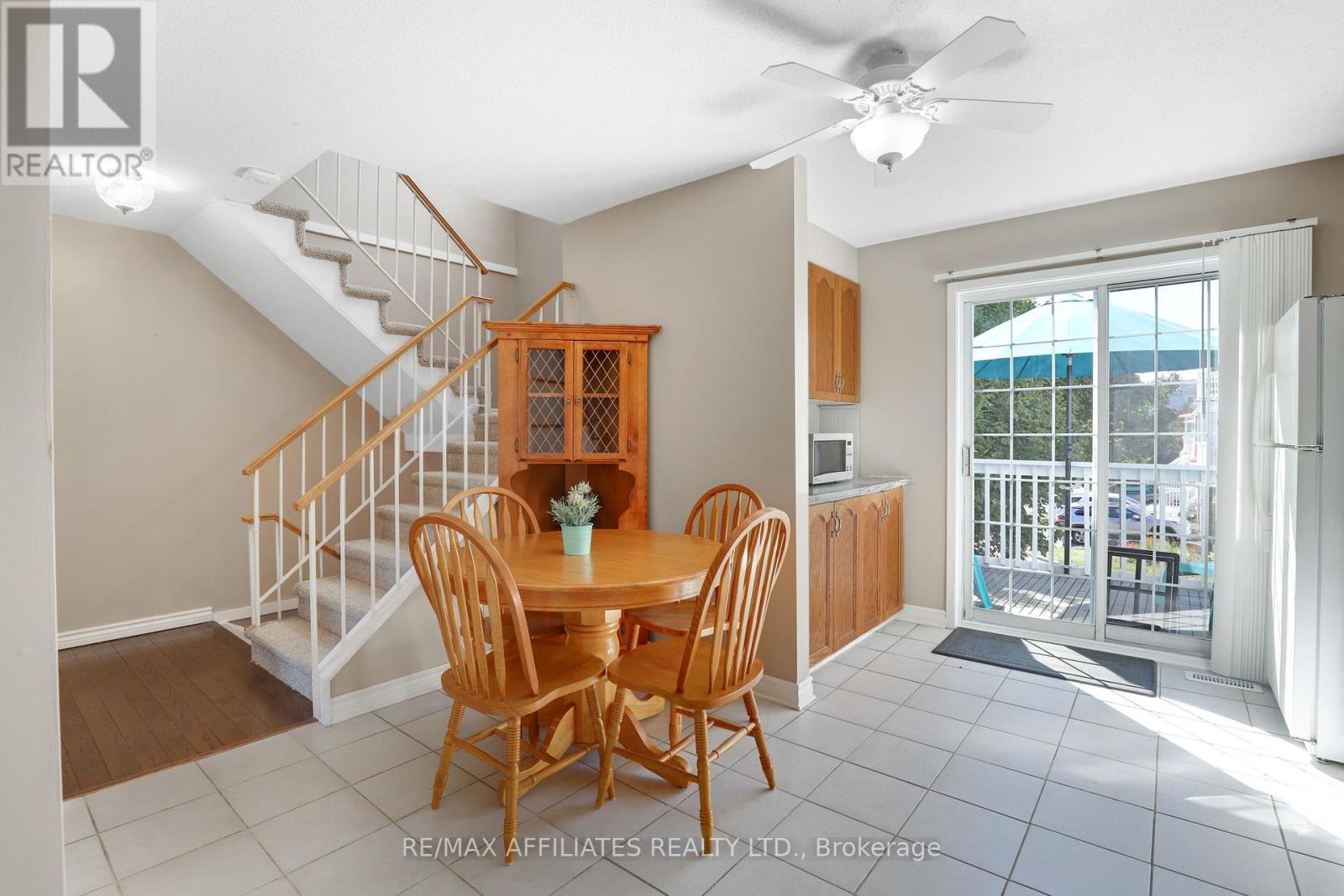 22 Castlegreen Private, Ottawa, Ontario  K1T 3N4 - Photo 3 - X12391952