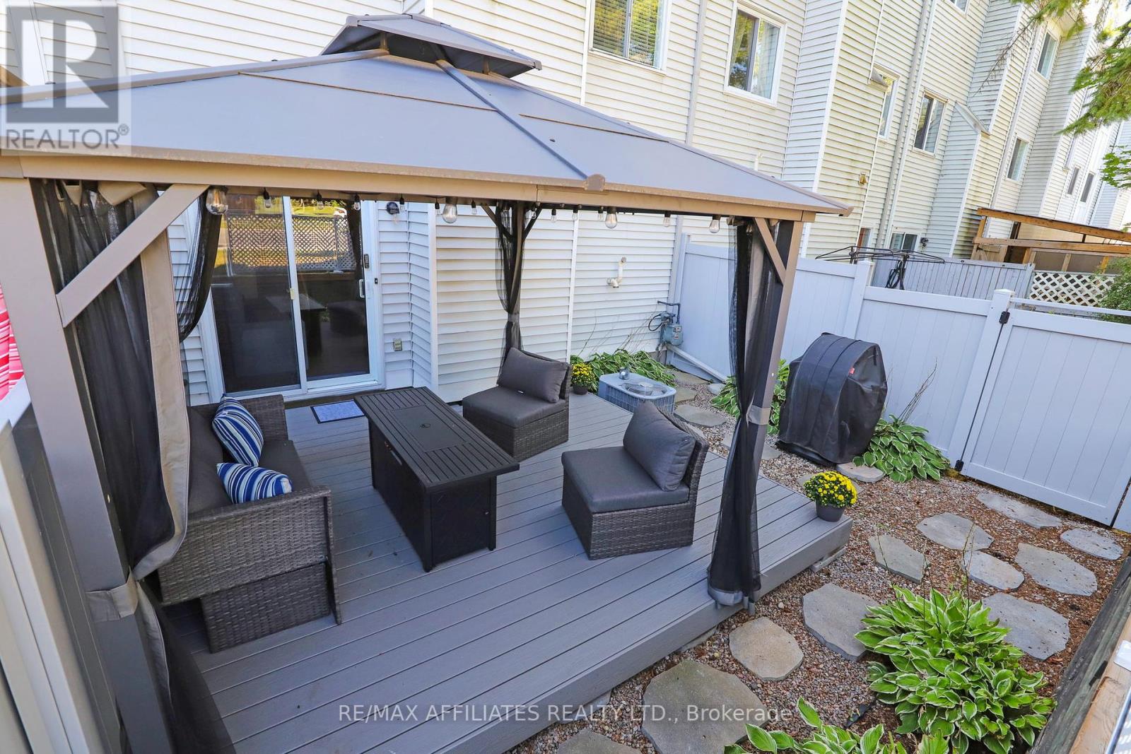 22 Castlegreen Private, Ottawa, Ontario  K1T 3N4 - Photo 5 - X12391952