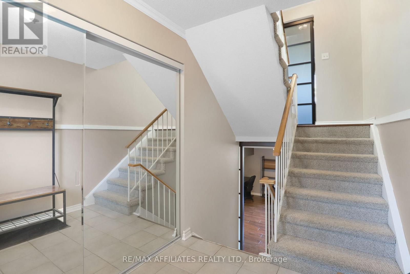 22 Castlegreen Private, Ottawa, Ontario  K1T 3N4 - Photo 9 - X12391952