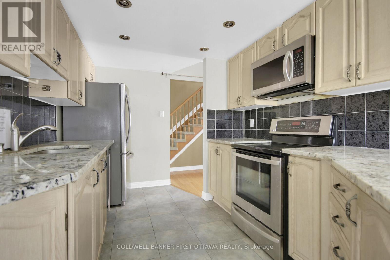 59 Rowe Drive, Ottawa, Ontario  K2L 3Y9 - Photo 11 - X12391998