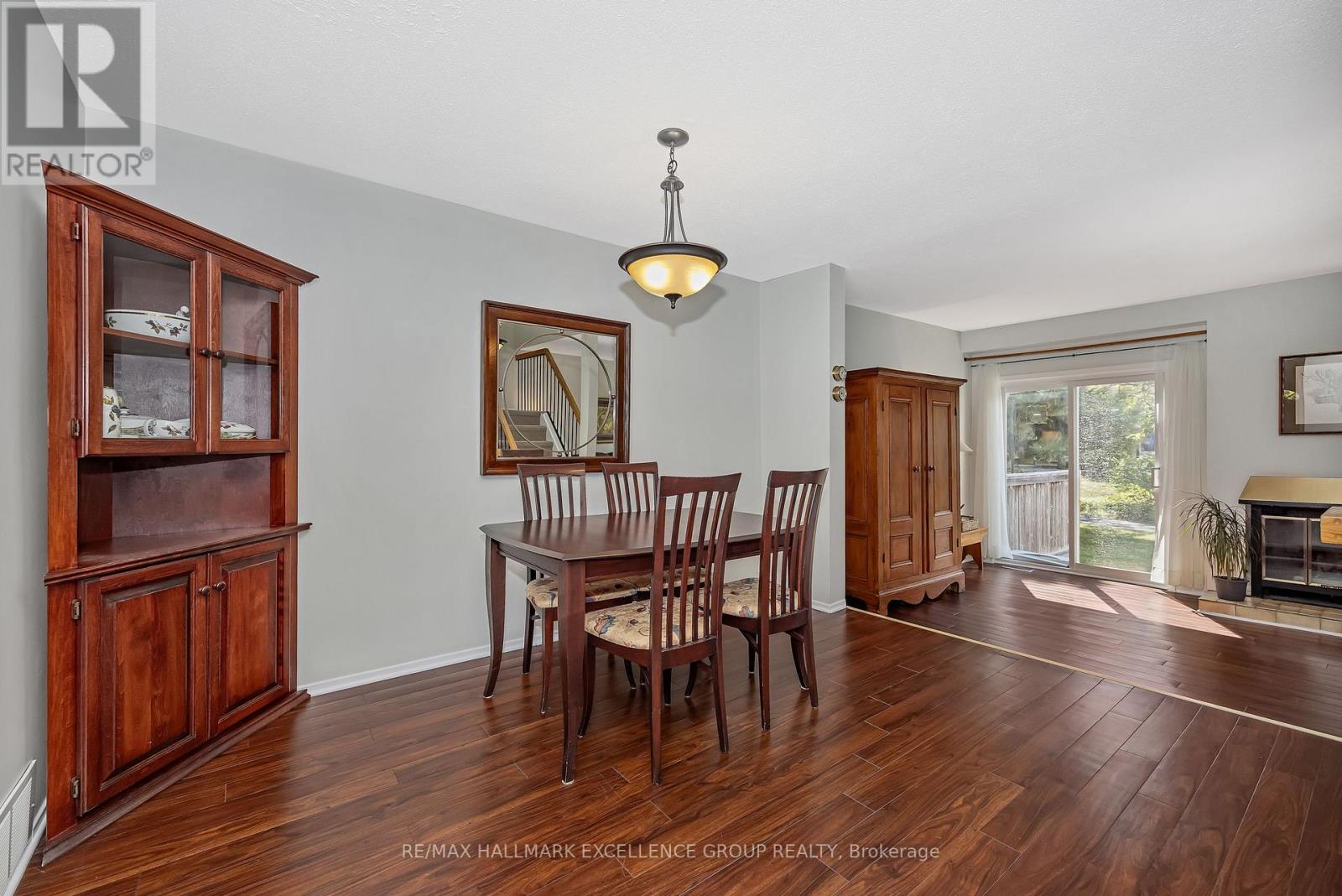 102f Valley Stream Drive, Ottawa, Ontario  K2H 9E1 - Photo 10 - X12392048