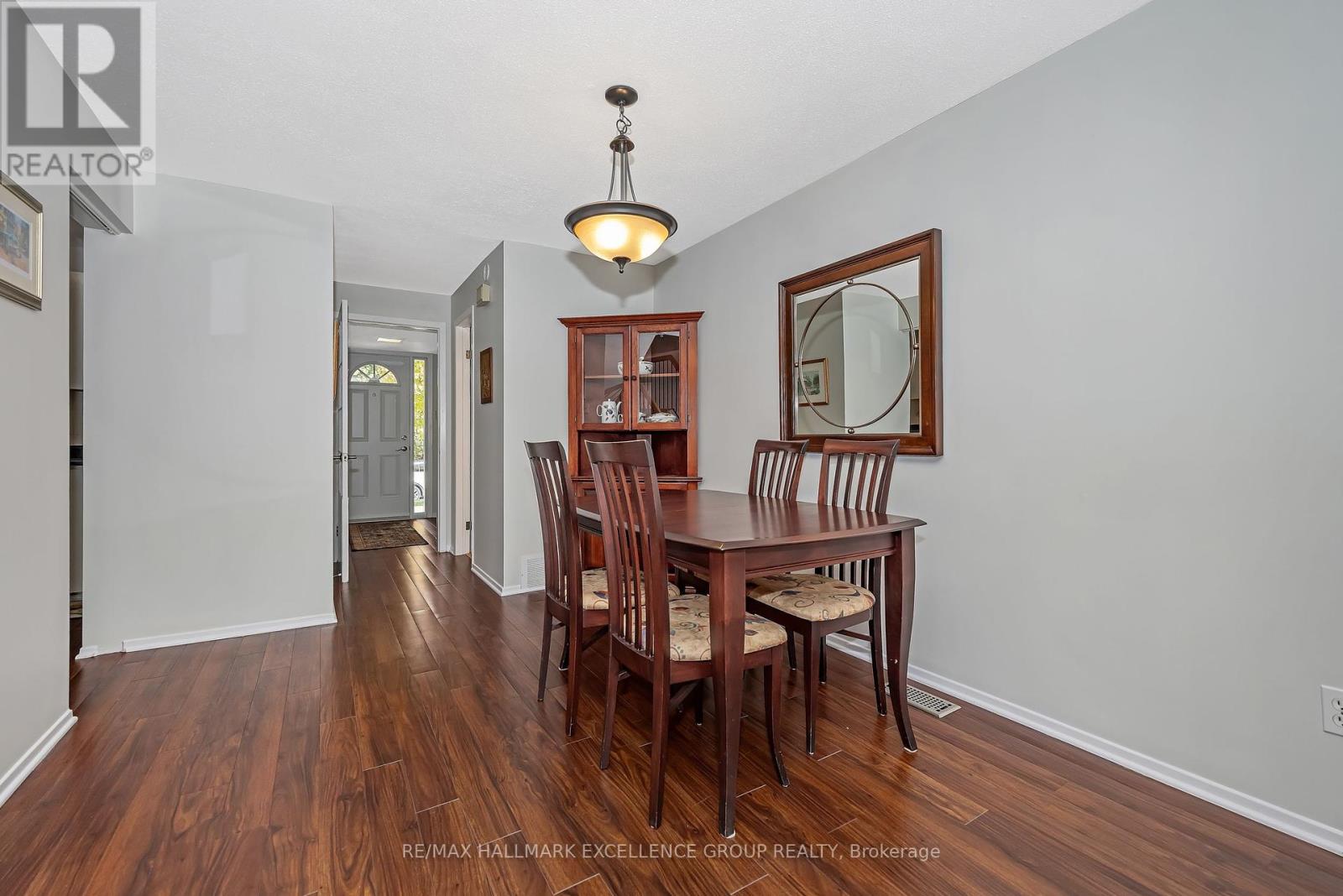 102f Valley Stream Drive, Ottawa, Ontario  K2H 9E1 - Photo 11 - X12392048