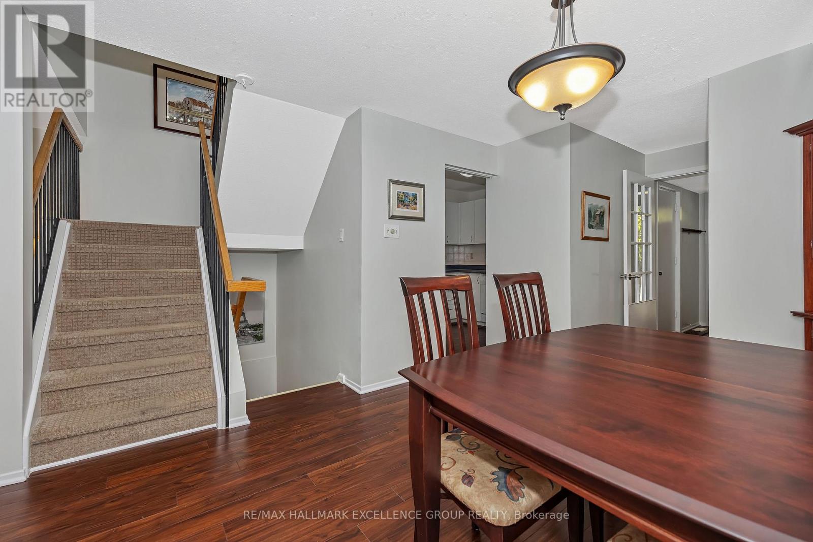 102f Valley Stream Drive, Ottawa, Ontario  K2H 9E1 - Photo 12 - X12392048