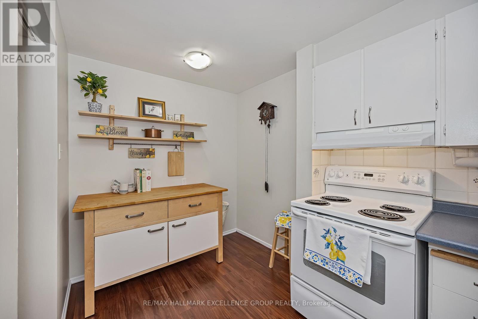 102f Valley Stream Drive, Ottawa, Ontario  K2H 9E1 - Photo 16 - X12392048