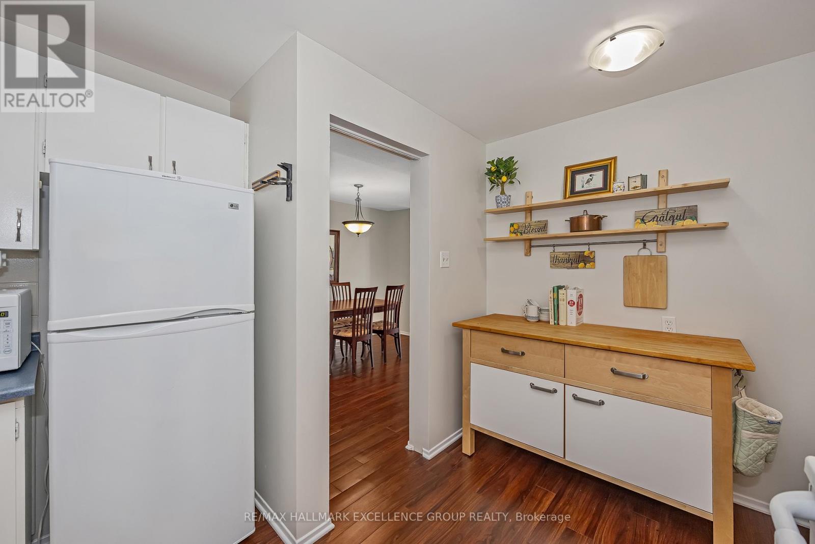 102f Valley Stream Drive, Ottawa, Ontario  K2H 9E1 - Photo 17 - X12392048
