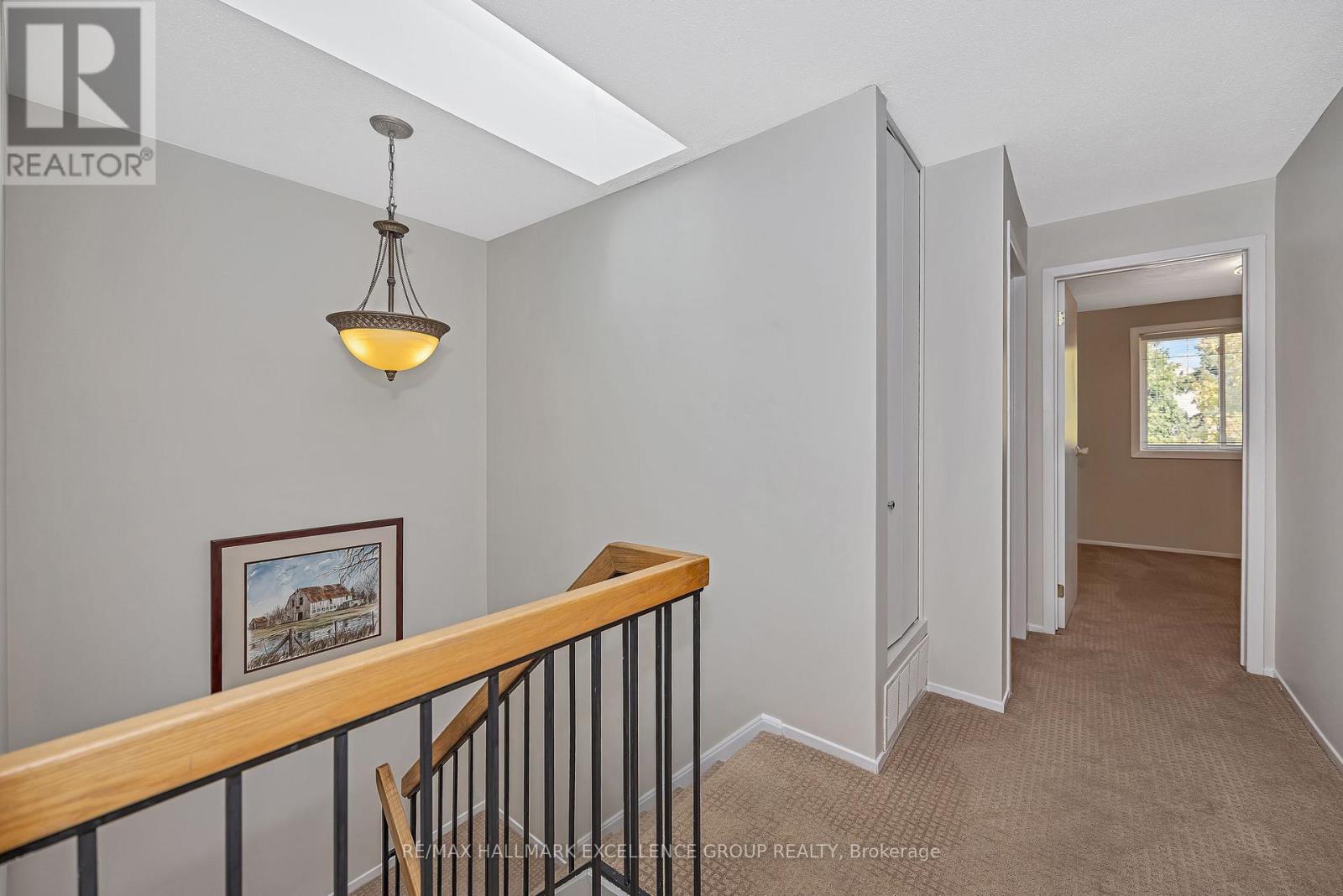 102f Valley Stream Drive, Ottawa, Ontario  K2H 9E1 - Photo 19 - X12392048