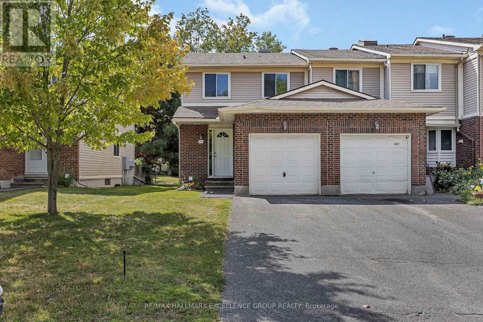 102f Valley Stream Drive, Ottawa, Ontario  K2H 9E1 - Photo 2 - X12392048