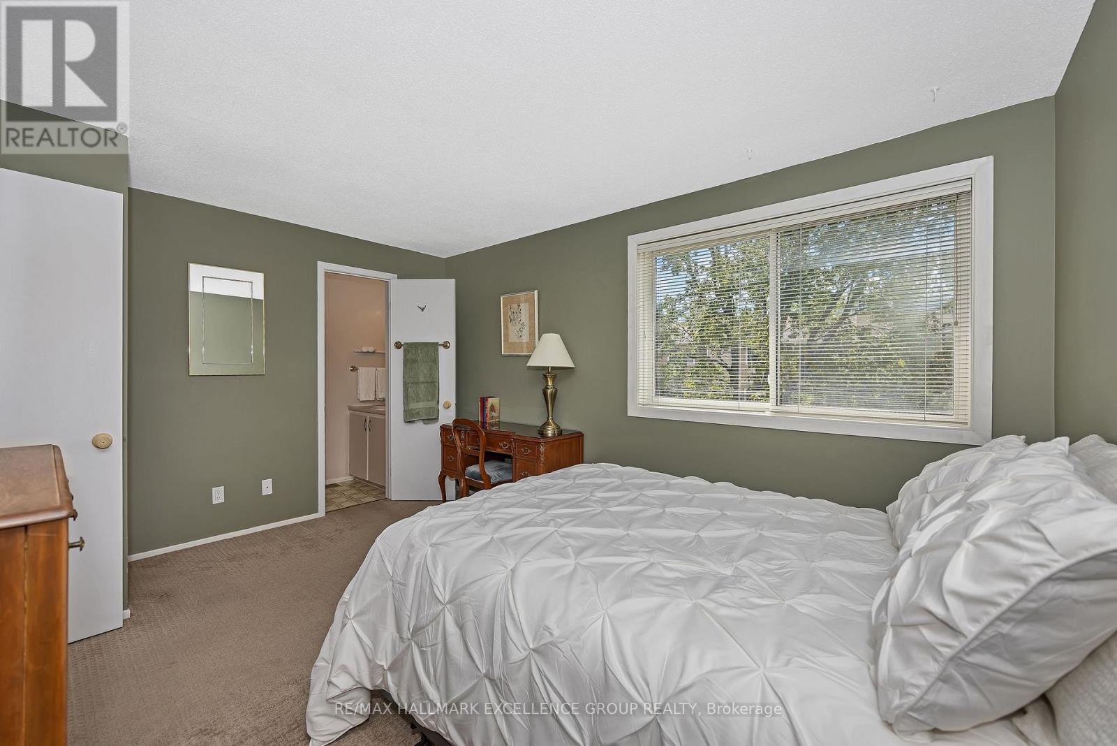 102f Valley Stream Drive, Ottawa, Ontario  K2H 9E1 - Photo 21 - X12392048