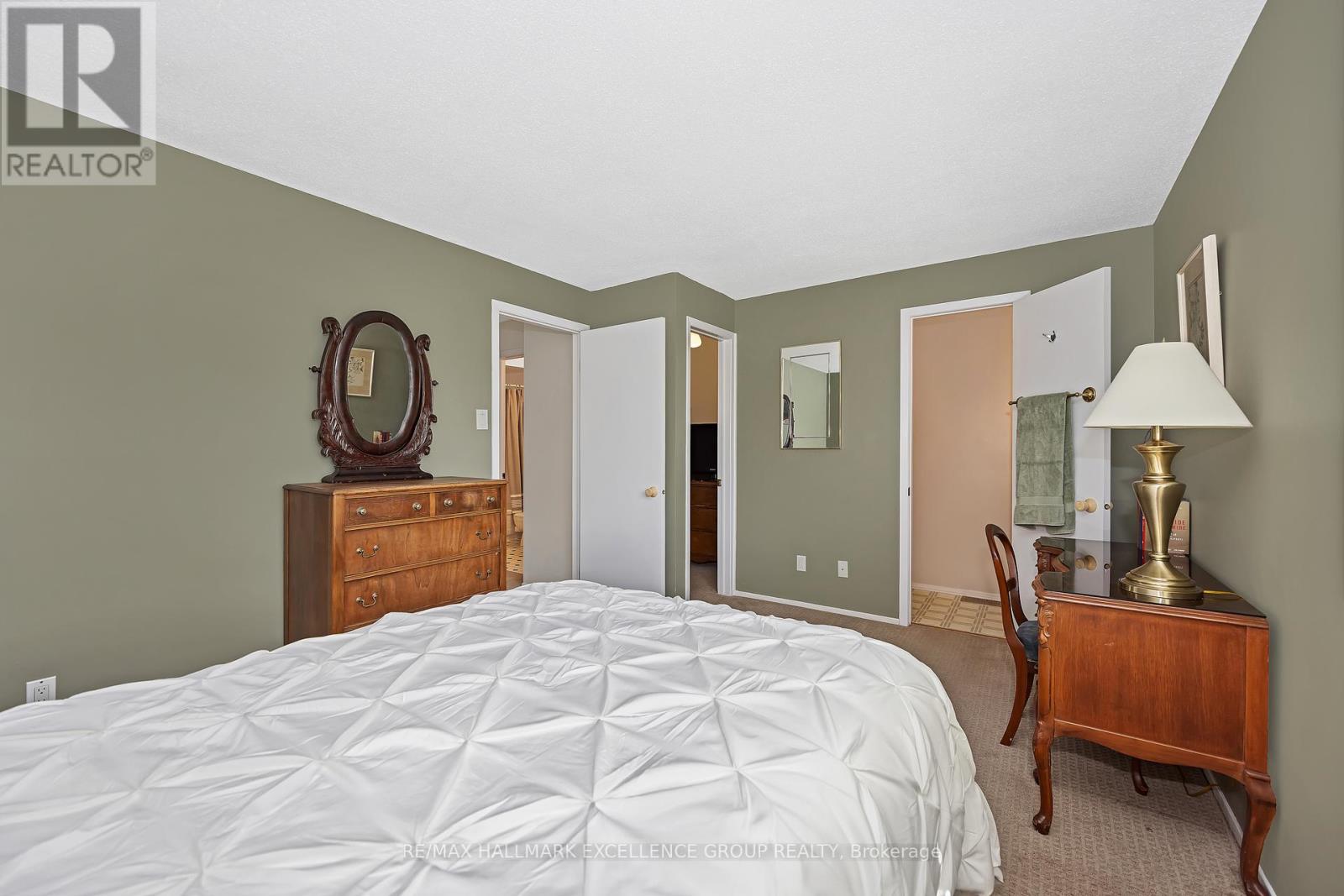 102f Valley Stream Drive, Ottawa, Ontario  K2H 9E1 - Photo 22 - X12392048