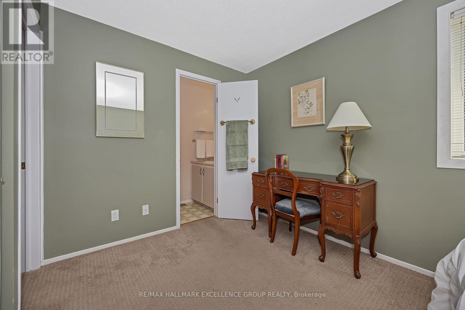 102f Valley Stream Drive, Ottawa, Ontario  K2H 9E1 - Photo 23 - X12392048