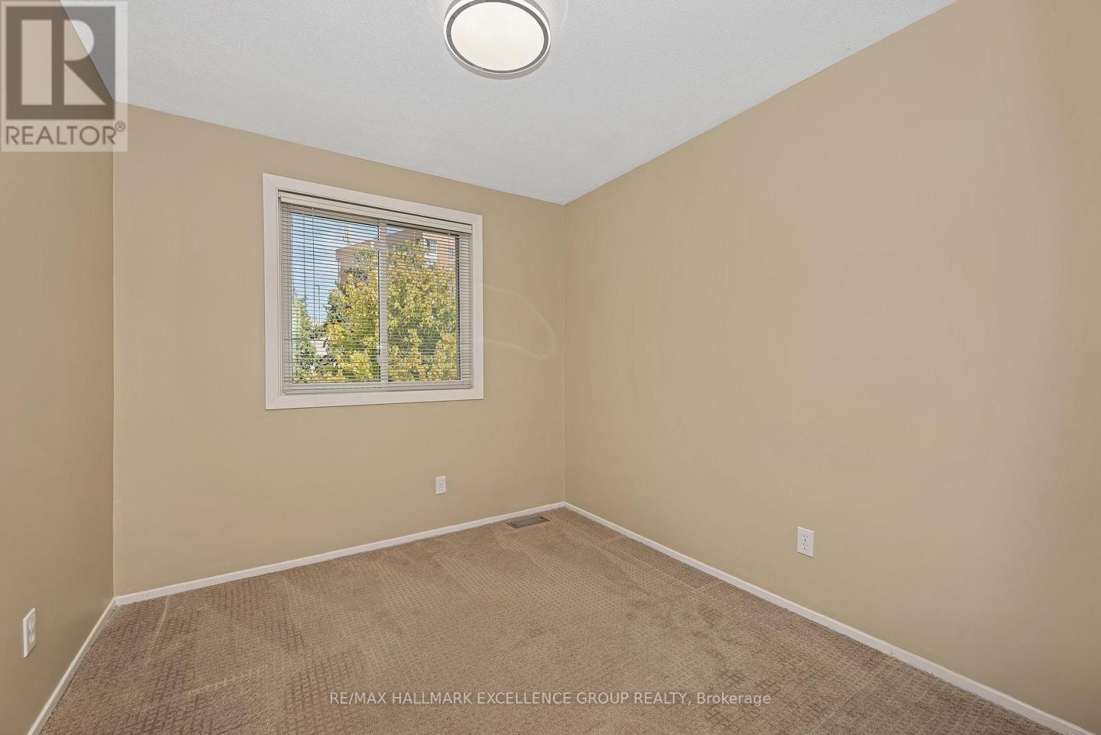 102f Valley Stream Drive, Ottawa, Ontario  K2H 9E1 - Photo 27 - X12392048