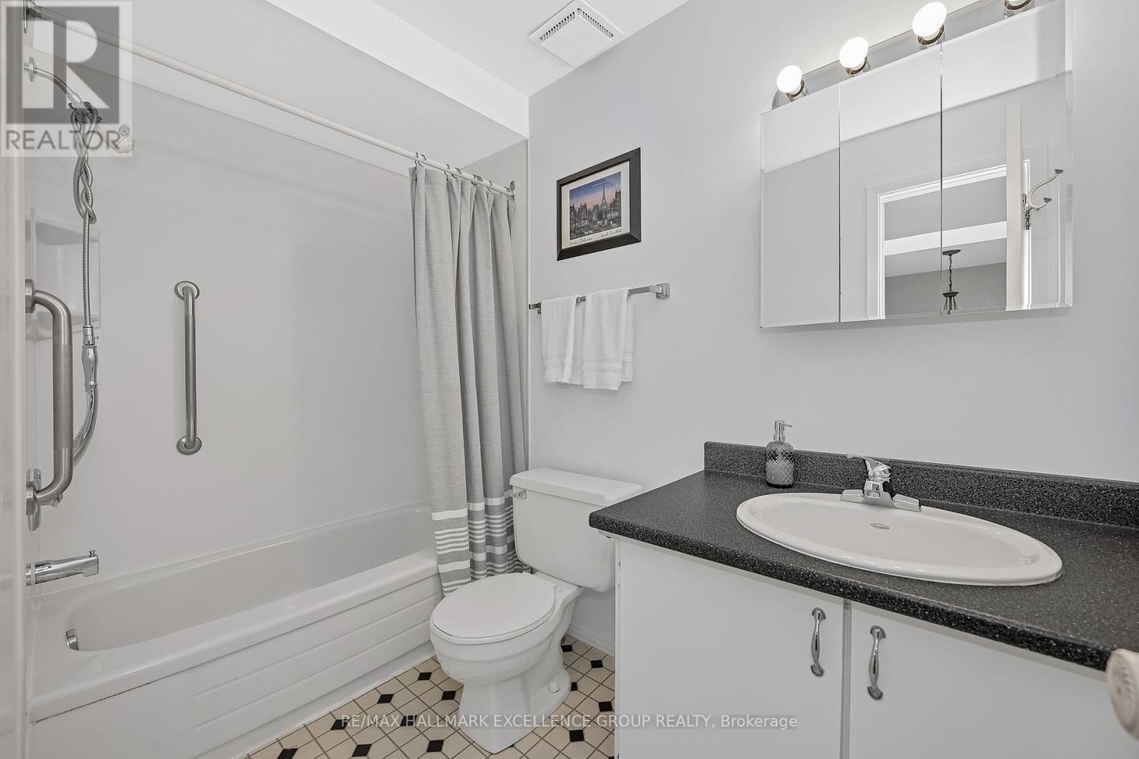 102f Valley Stream Drive, Ottawa, Ontario  K2H 9E1 - Photo 29 - X12392048