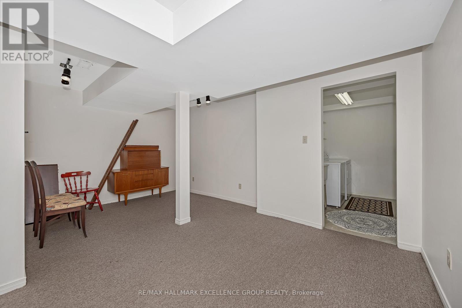 102f Valley Stream Drive, Ottawa, Ontario  K2H 9E1 - Photo 31 - X12392048