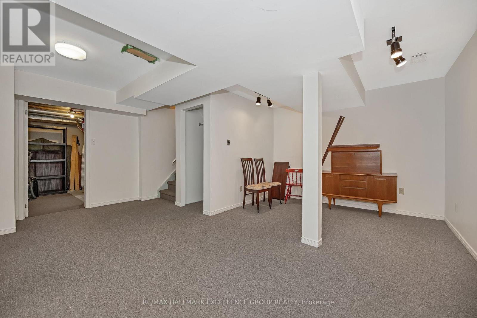 102f Valley Stream Drive, Ottawa, Ontario  K2H 9E1 - Photo 32 - X12392048