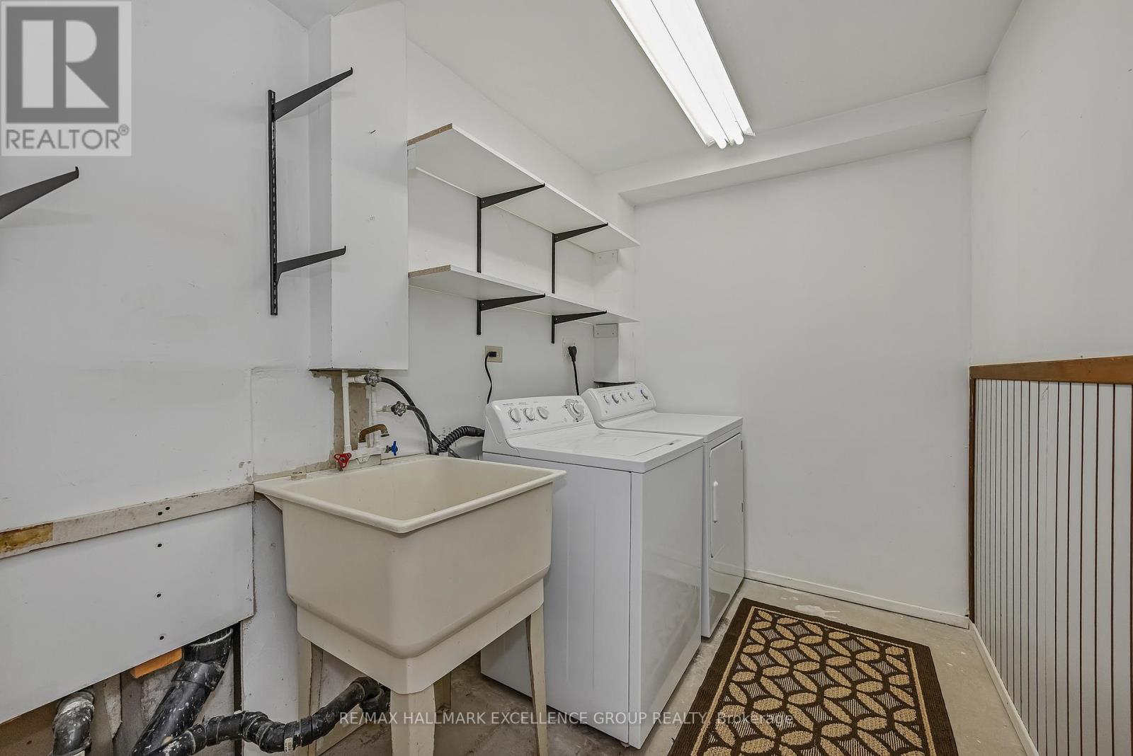 102f Valley Stream Drive, Ottawa, Ontario  K2H 9E1 - Photo 34 - X12392048