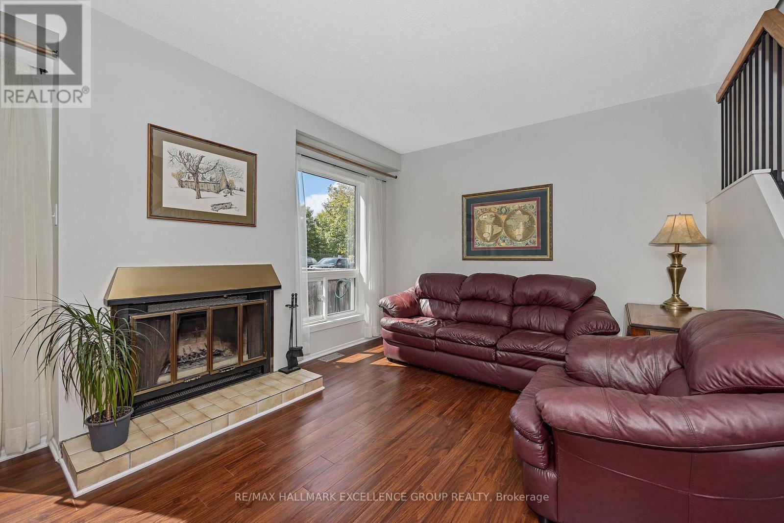 102f Valley Stream Drive, Ottawa, Ontario  K2H 9E1 - Photo 6 - X12392048