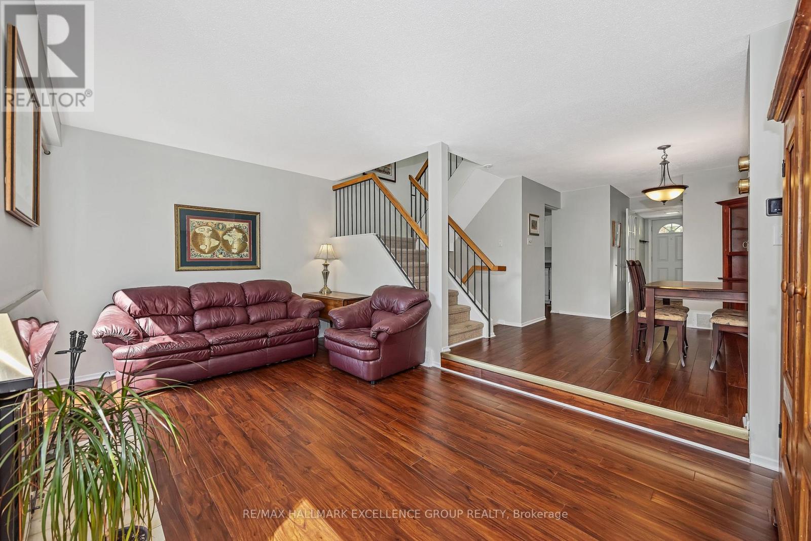 102f Valley Stream Drive, Ottawa, Ontario  K2H 9E1 - Photo 8 - X12392048