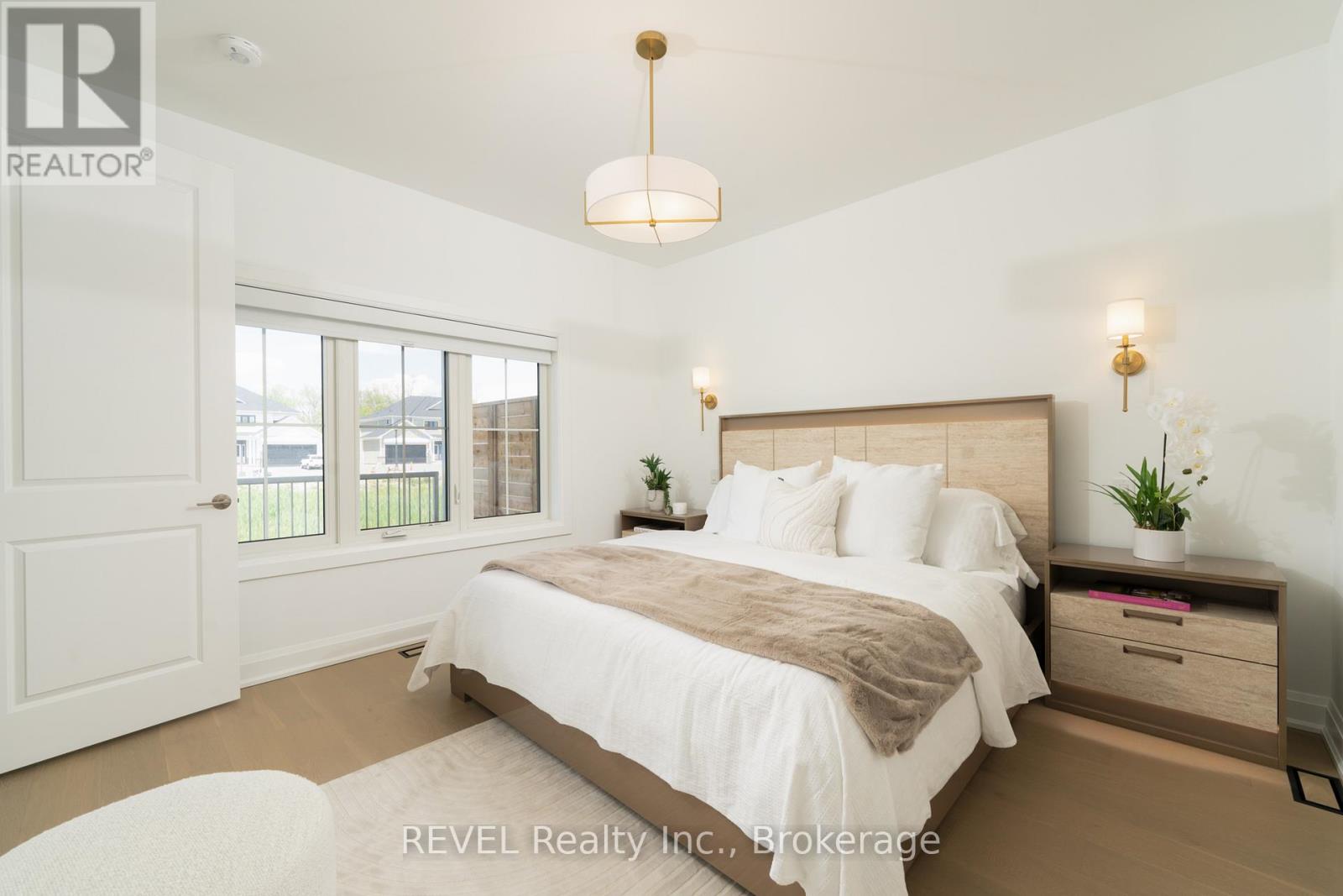 70f Seneca Drive, Fort Erie, Ontario  L2A 1C2 - Photo 12 - X12391883