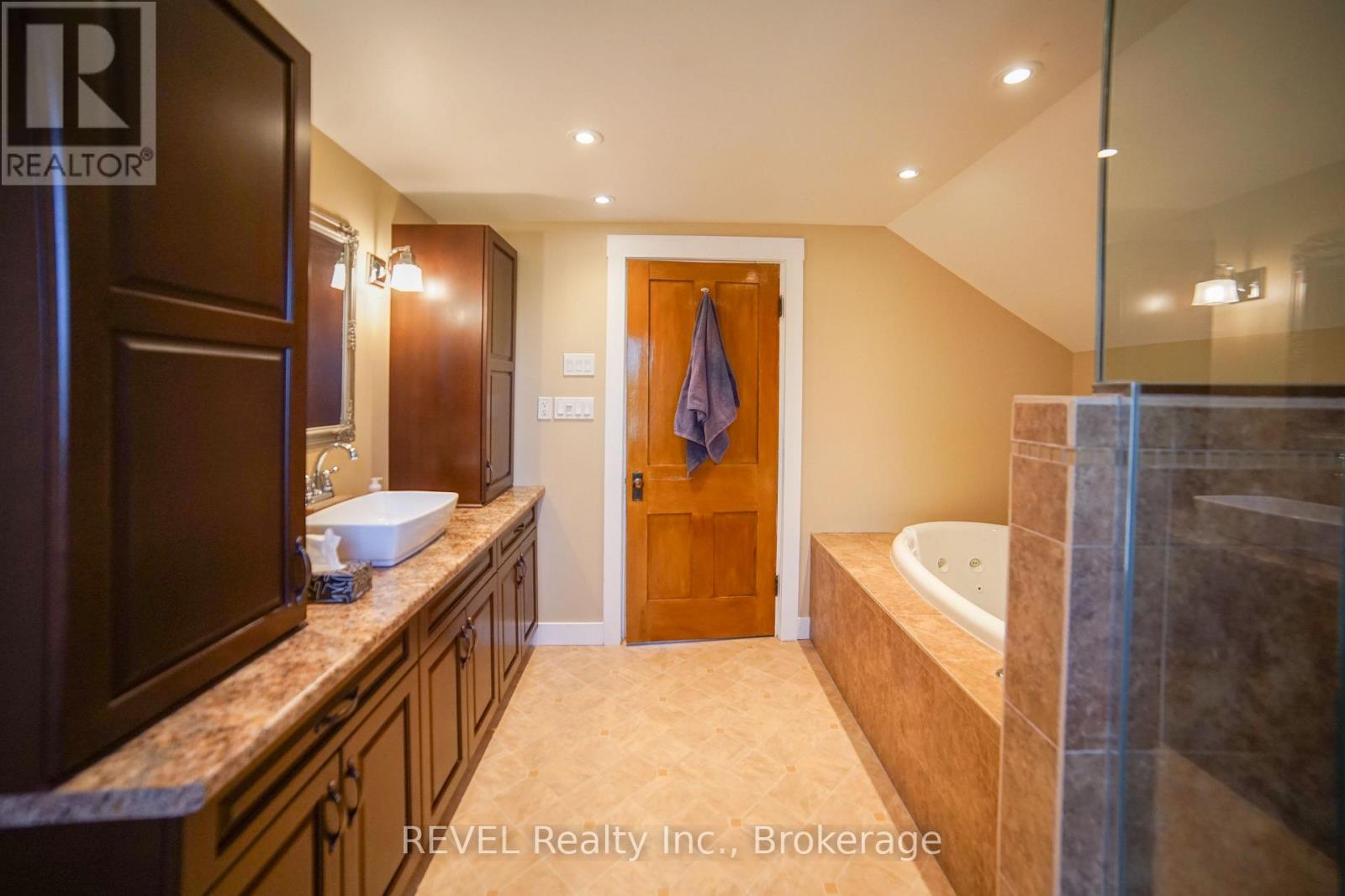 4046 Main Street, Niagara Falls, Ontario  L2G 6C2 - Photo 28 - X12391959