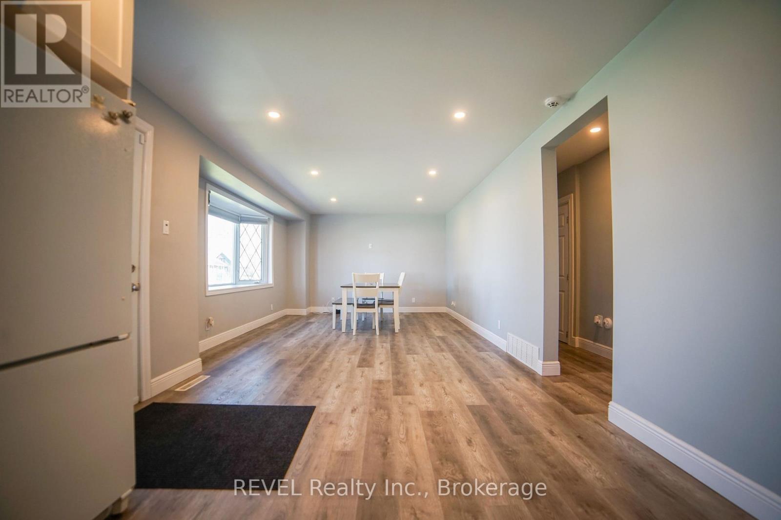 8685 Roosevelt Street, Niagara Falls, Ontario  L2G 7A3 - Photo 9 - X12391965