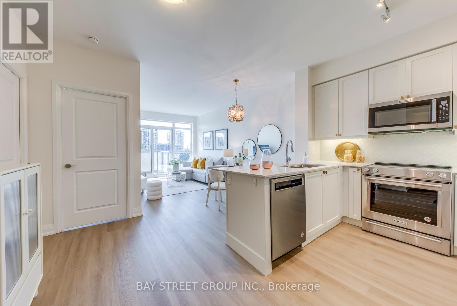 404 - 65 Oneida Crescent, Richmond Hill (Langstaff), Ontario  L4B 0A1 - Photo 4 - N12391822