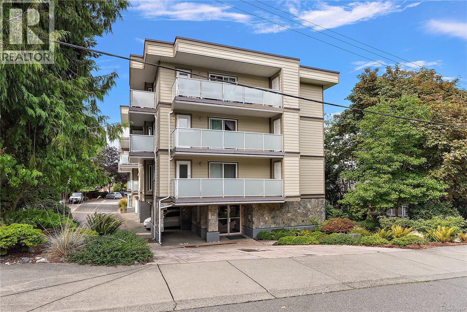403 3230 Glasgow Ave, Saanich, British Columbia