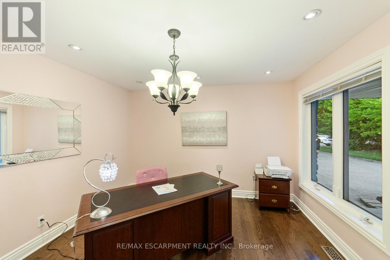 117 Miller Drive, Hamilton, Ontario  L9G 4W2 - Photo 10 - X12378821