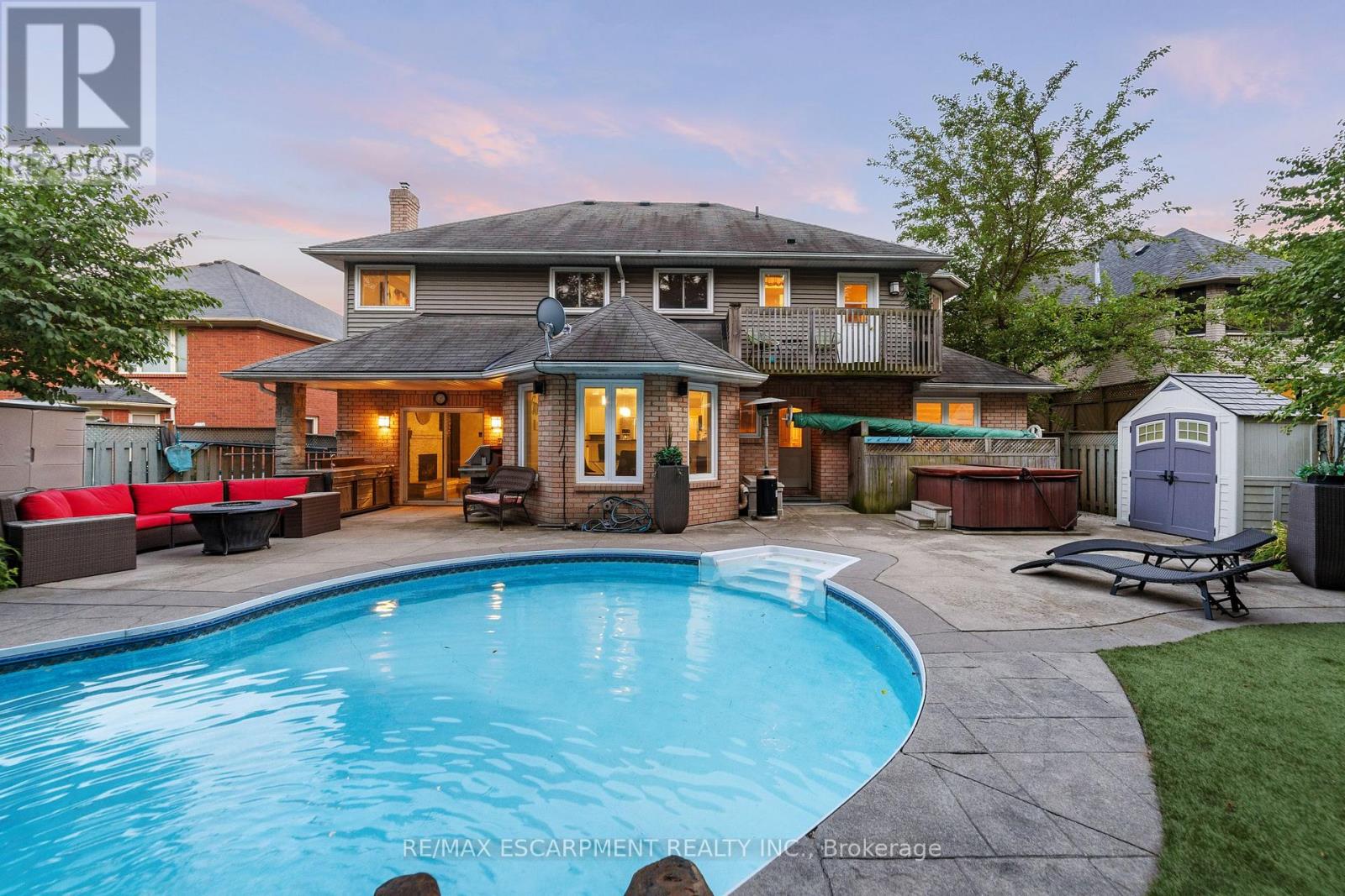 117 Miller Drive, Hamilton, Ontario  L9G 4W2 - Photo 4 - X12378821