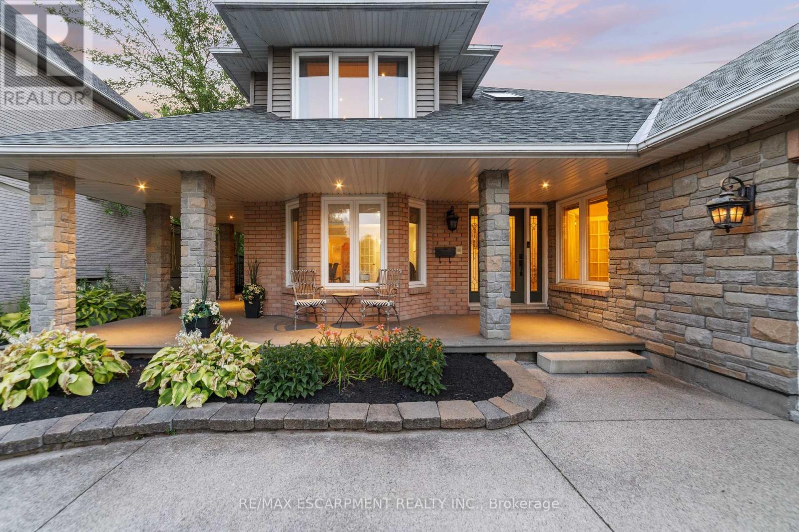117 Miller Drive, Hamilton, Ontario  L9G 4W2 - Photo 3 - X12378821