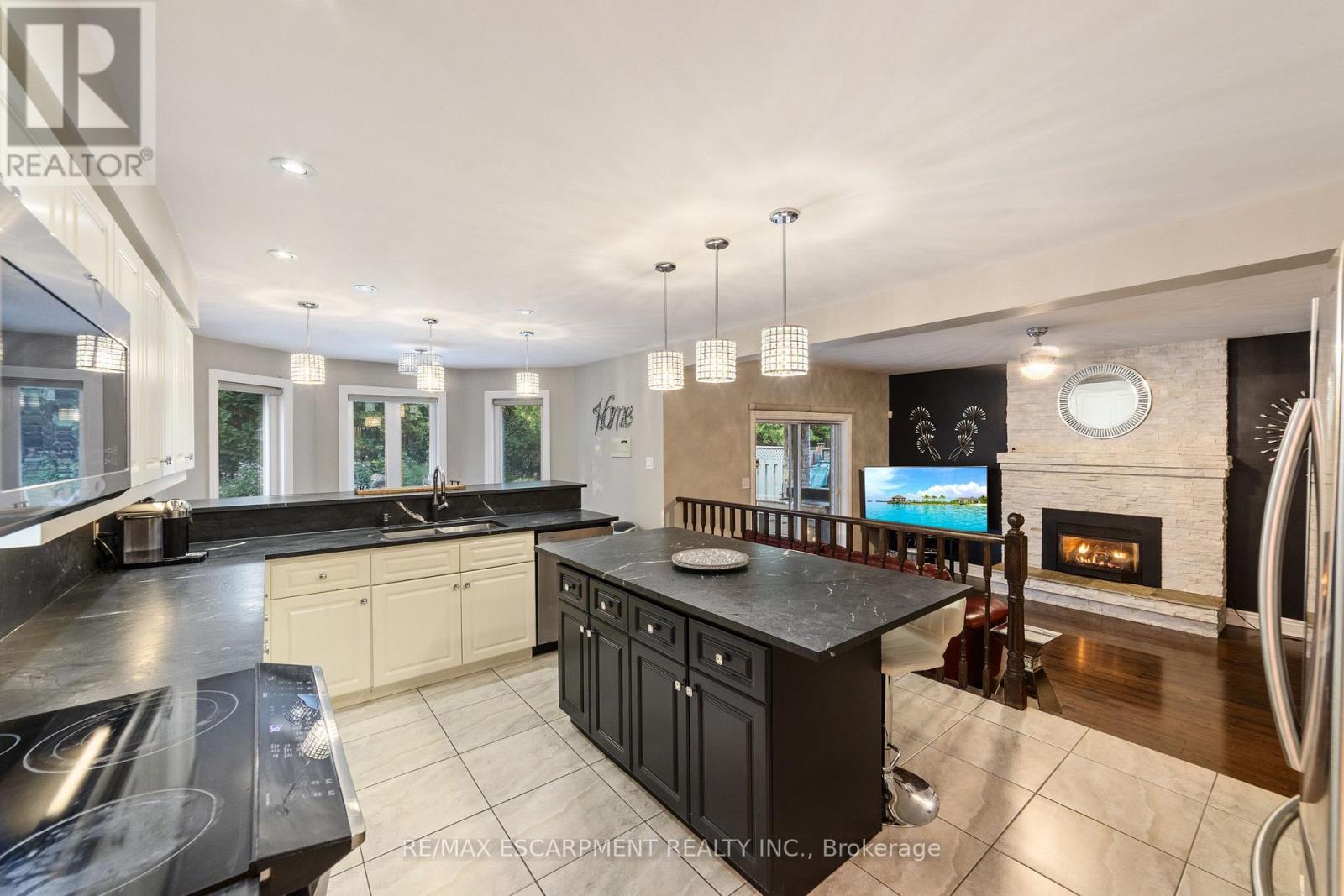 117 Miller Drive, Hamilton, Ontario  L9G 4W2 - Photo 17 - X12378821