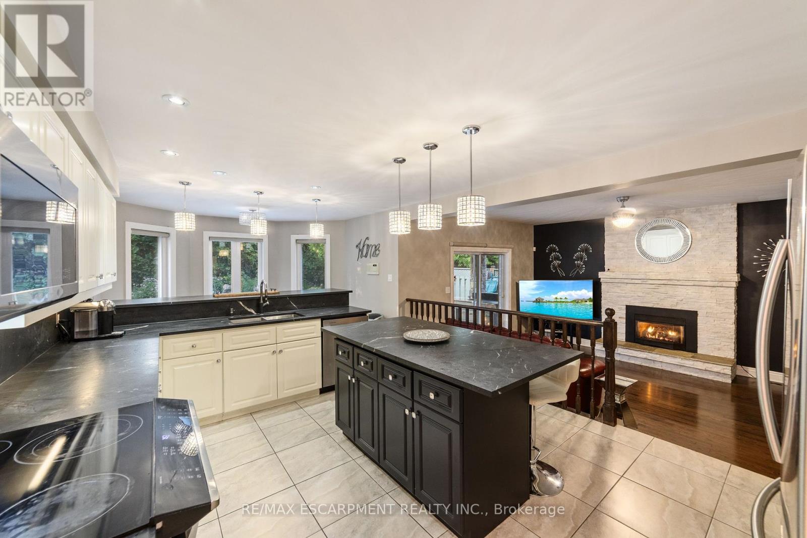 117 Miller Drive, Hamilton, Ontario  L9G 4W2 - Photo 9 - X12378821