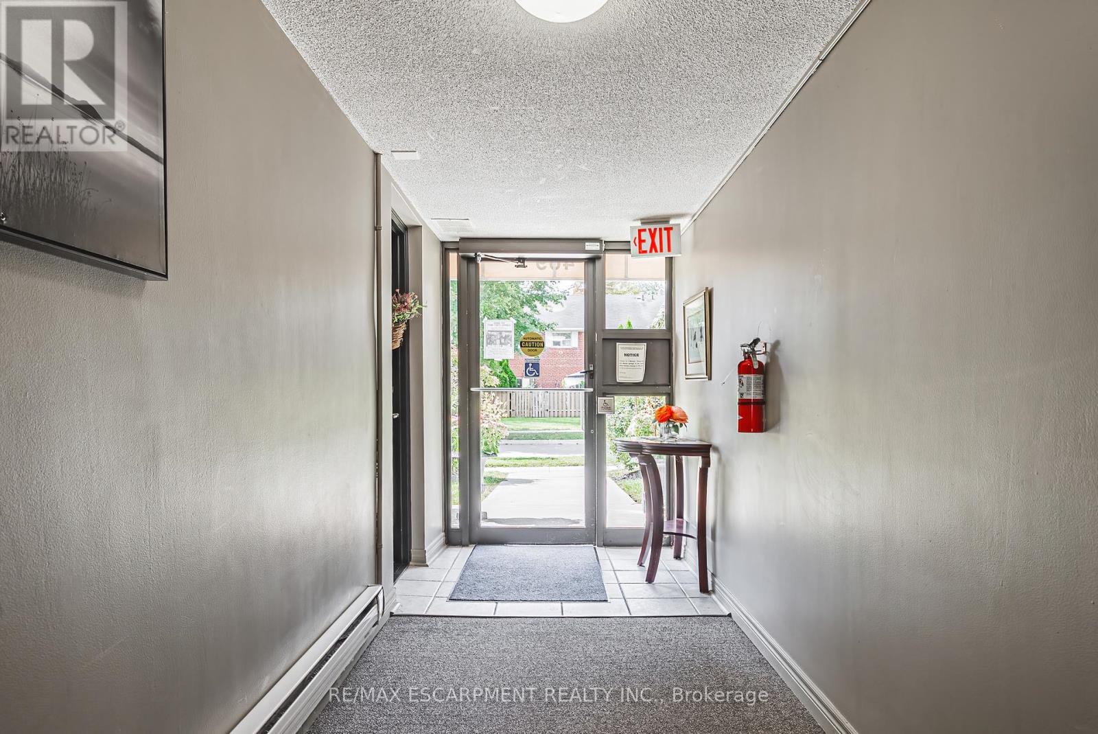 1 - 469 Claridge Road, Burlington, Ontario  L7N 2S1 - Photo 6 - W12391844