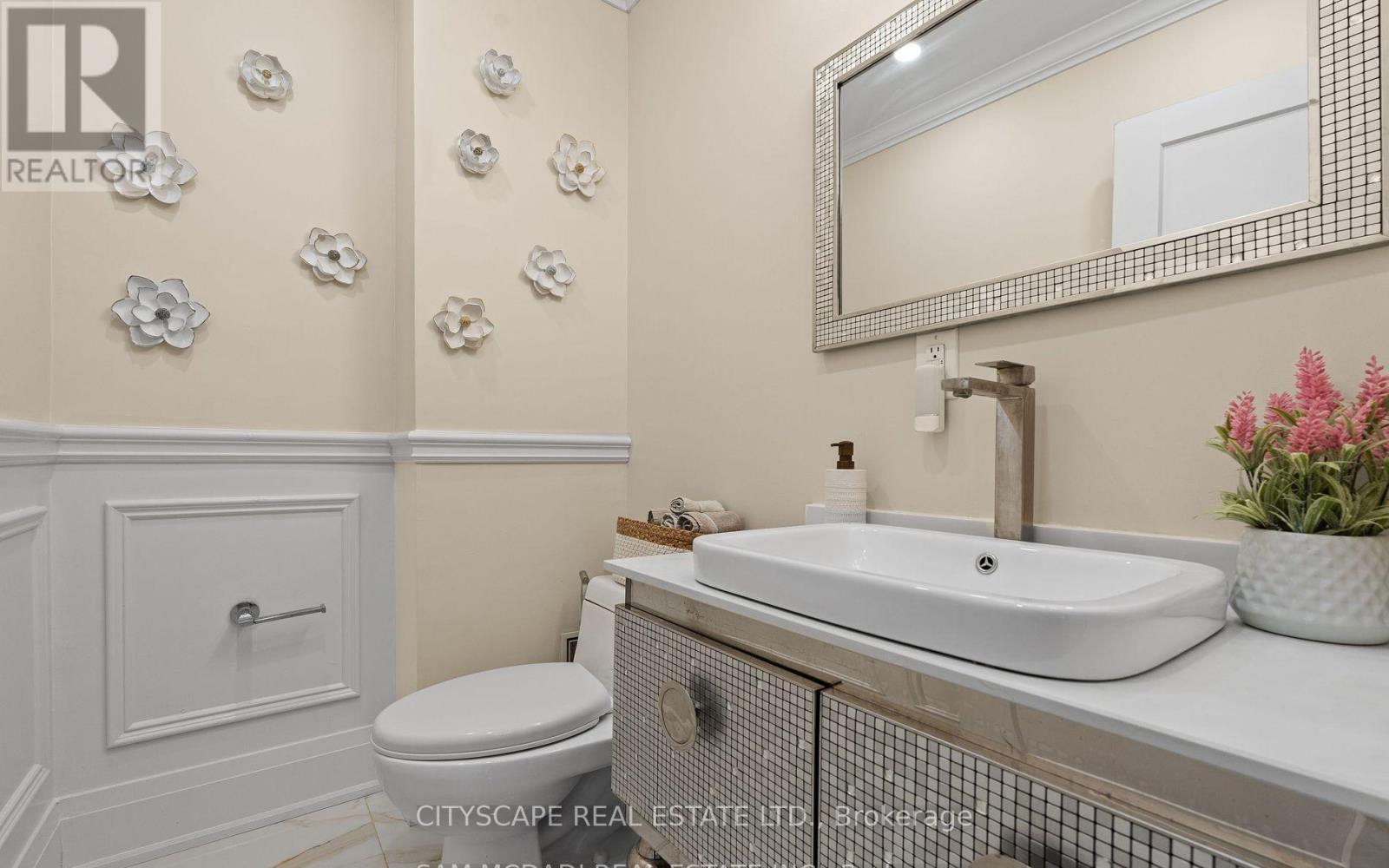 1270 Saginaw Crescent, Mississauga, Ontario  L5H 4B8 - Photo 17 - W12391858