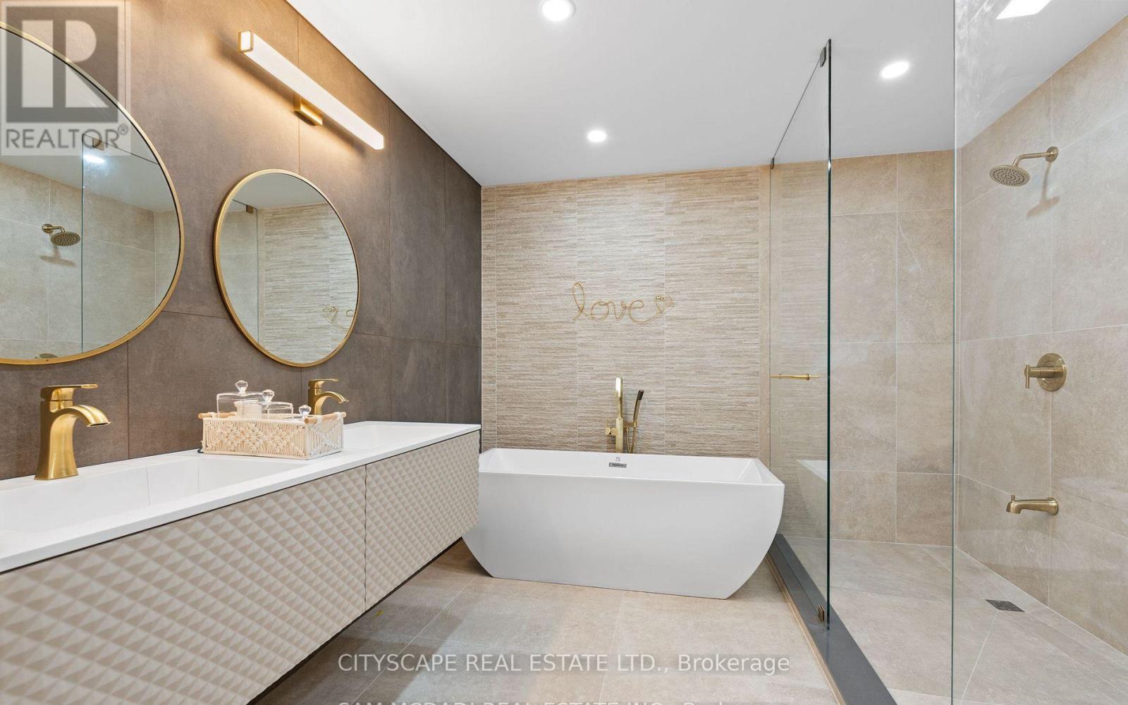 1270 Saginaw Crescent, Mississauga, Ontario  L5H 4B8 - Photo 21 - W12391858