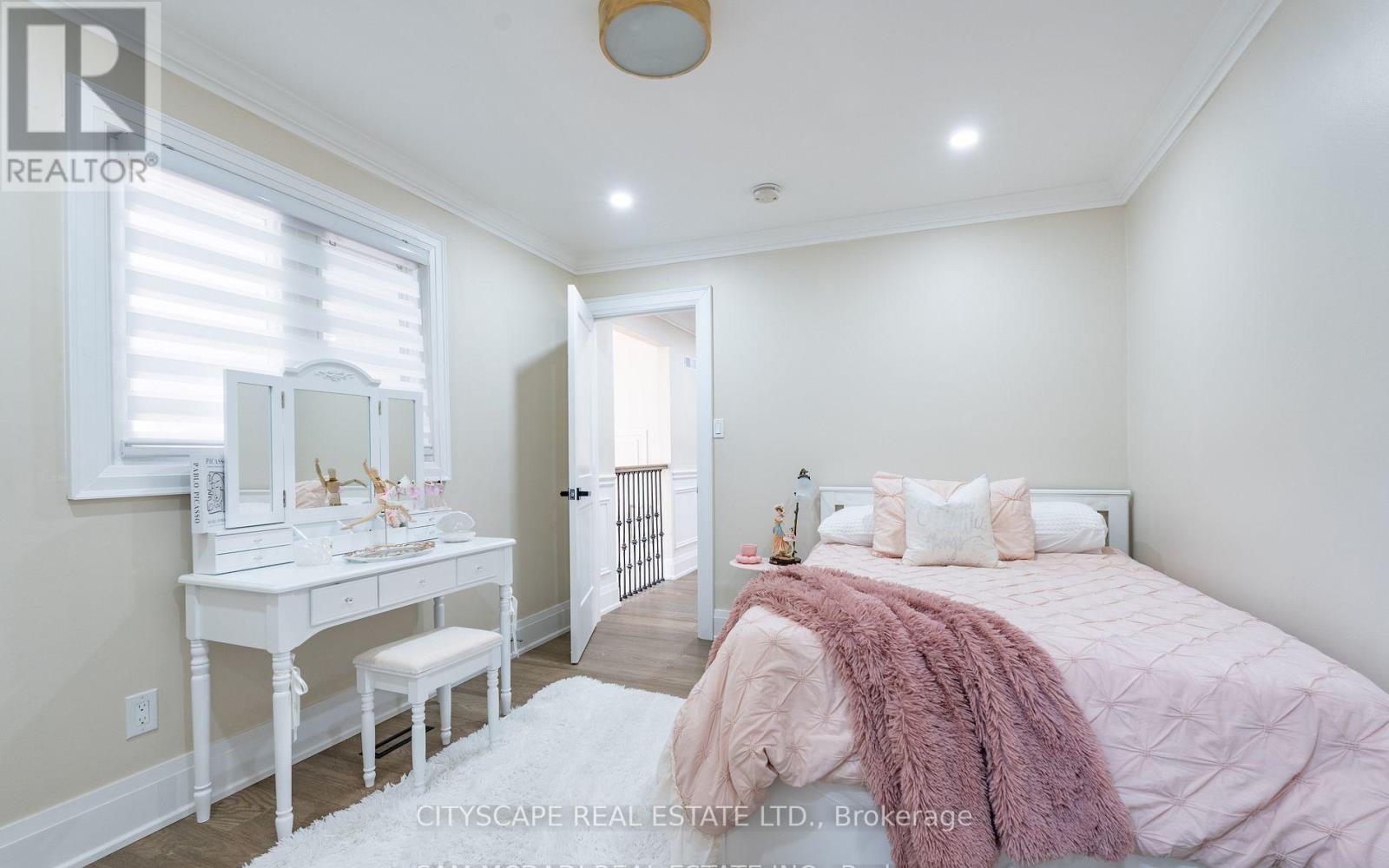 1270 Saginaw Crescent, Mississauga, Ontario  L5H 4B8 - Photo 25 - W12391858