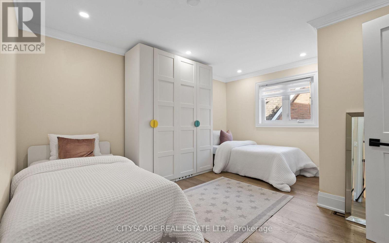 1270 Saginaw Crescent, Mississauga, Ontario  L5H 4B8 - Photo 28 - W12391858