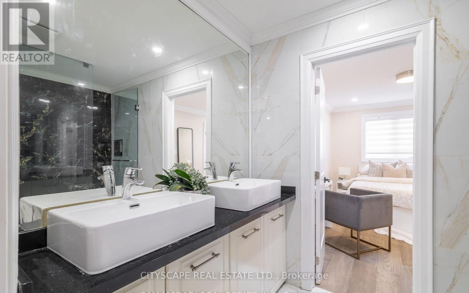 1270 Saginaw Crescent, Mississauga, Ontario  L5H 4B8 - Photo 29 - W12391858
