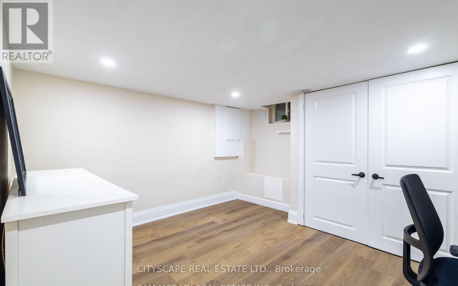 1270 Saginaw Crescent, Mississauga, Ontario  L5H 4B8 - Photo 39 - W12391858